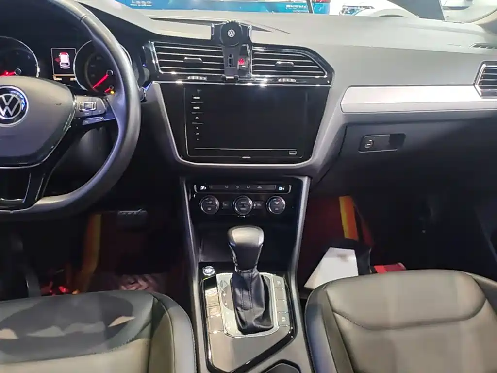 Volkswagen Tiguan L — миниатюра 13