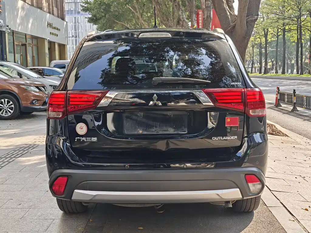 MITSUBISHI OUTLANDER