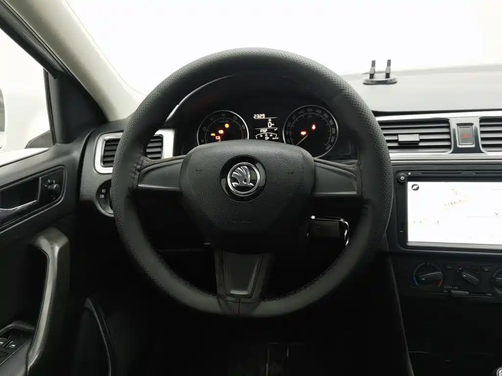 Skoda Rapid Spaceback — миниатюра 11