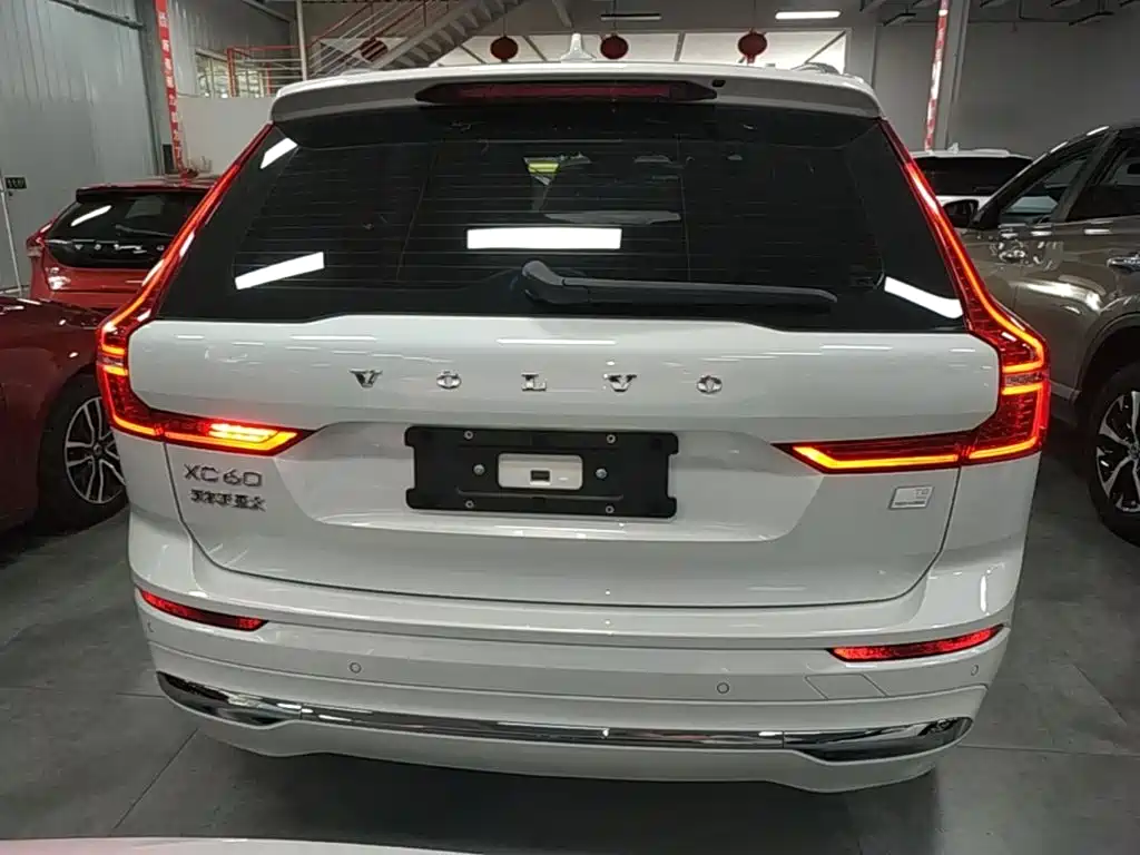 Volvo XC60 PHEV — миниатюра 6