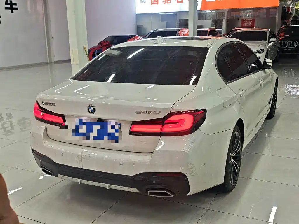 BMW 5 Series — миниатюра 2