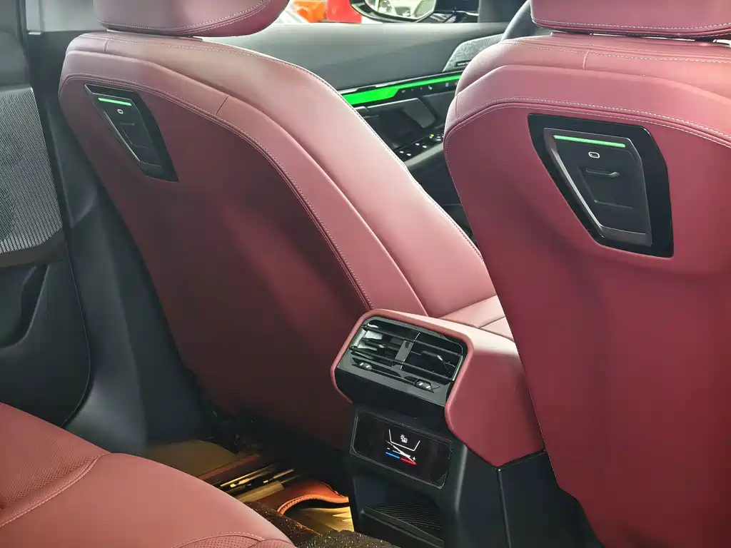 BMW 5 Series — миниатюра 10