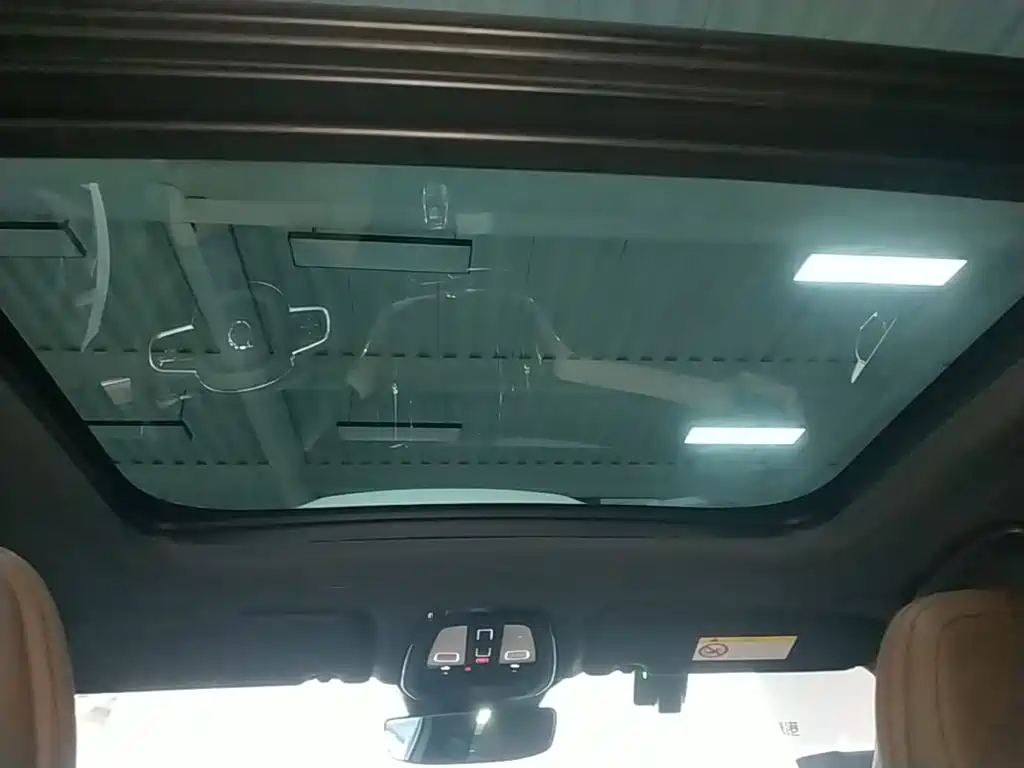 Volvo XC60 PHEV — миниатюра 18