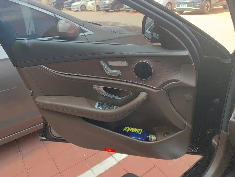 Mercedes-Benz E-Class — миниатюра 7