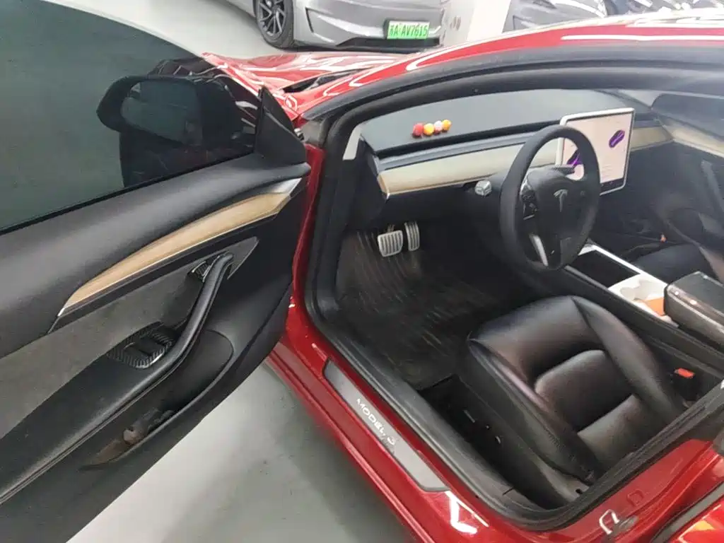 Tesla Model 3 — миниатюра 16