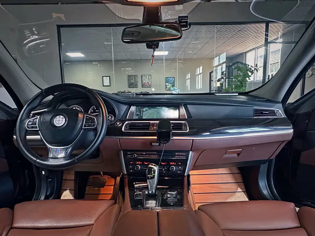 BMW 5 Series GT — миниатюра 12