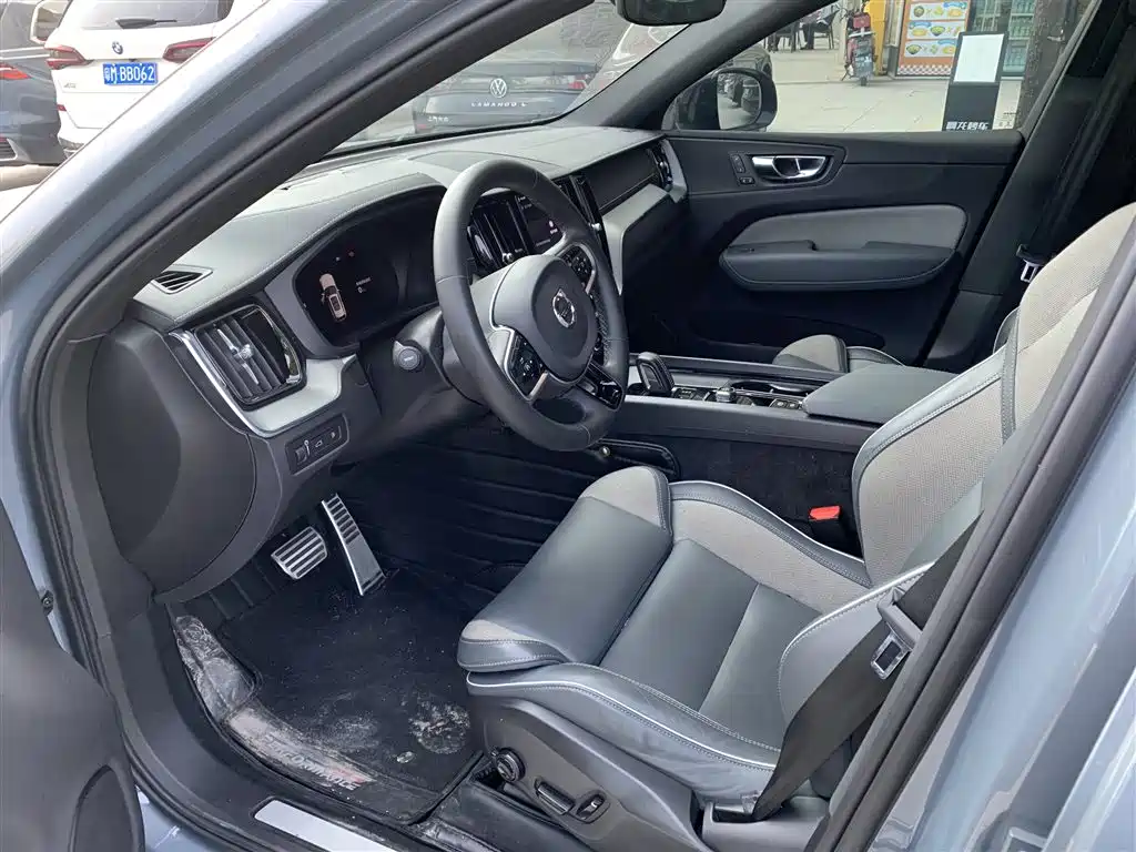 Volvo XC60 PHEV — миниатюра 4