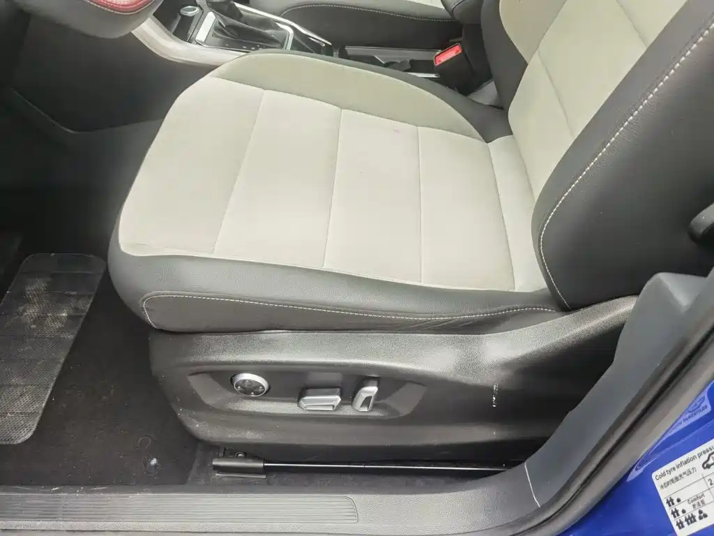 Volkswagen T-Roc — миниатюра 20