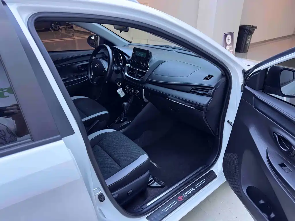 Toyota Yaris L — миниатюра 11