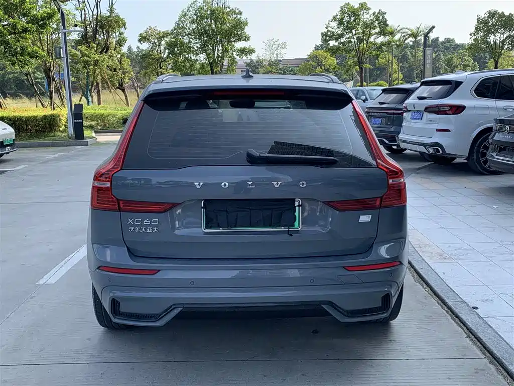 Volvo XC60 PHEV — миниатюра 7