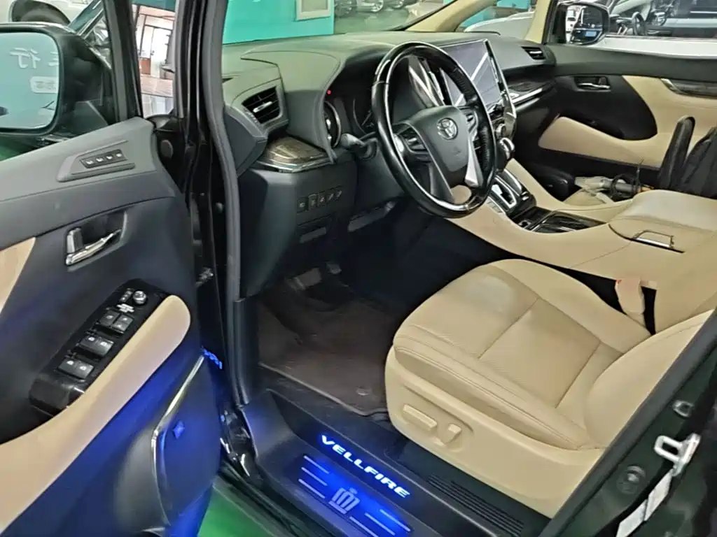Toyota Vellfire — миниатюра 16
