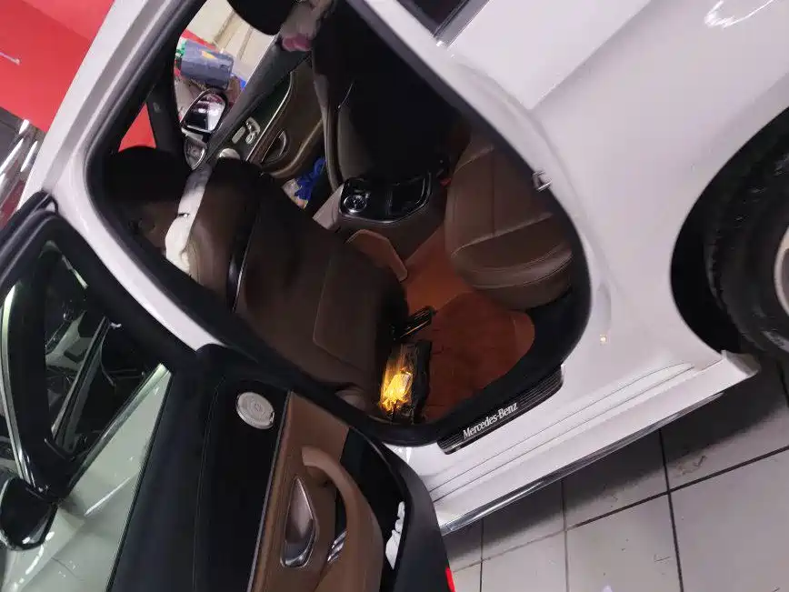 Mercedes-Benz E-Class — миниатюра 4
