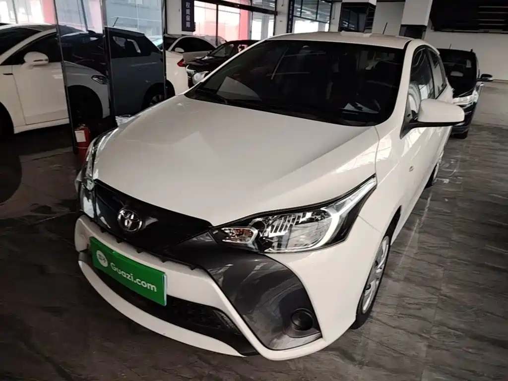 Toyota Yaris L — миниатюра 2