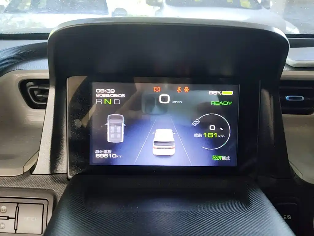 Wuling MINIEV — миниатюра 12
