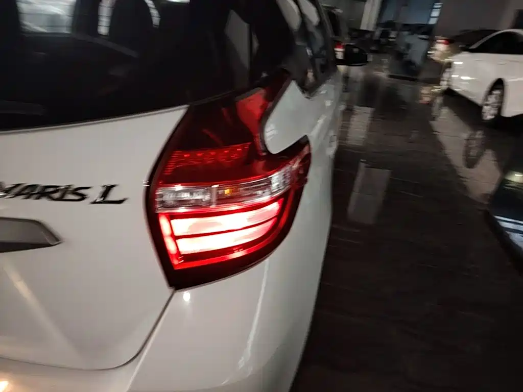 Toyota Yaris L — миниатюра 8