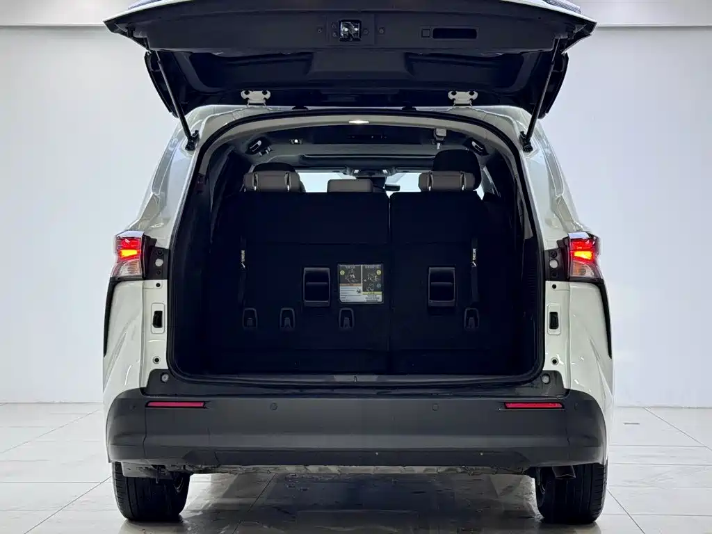 Toyota Sienna — миниатюра 5