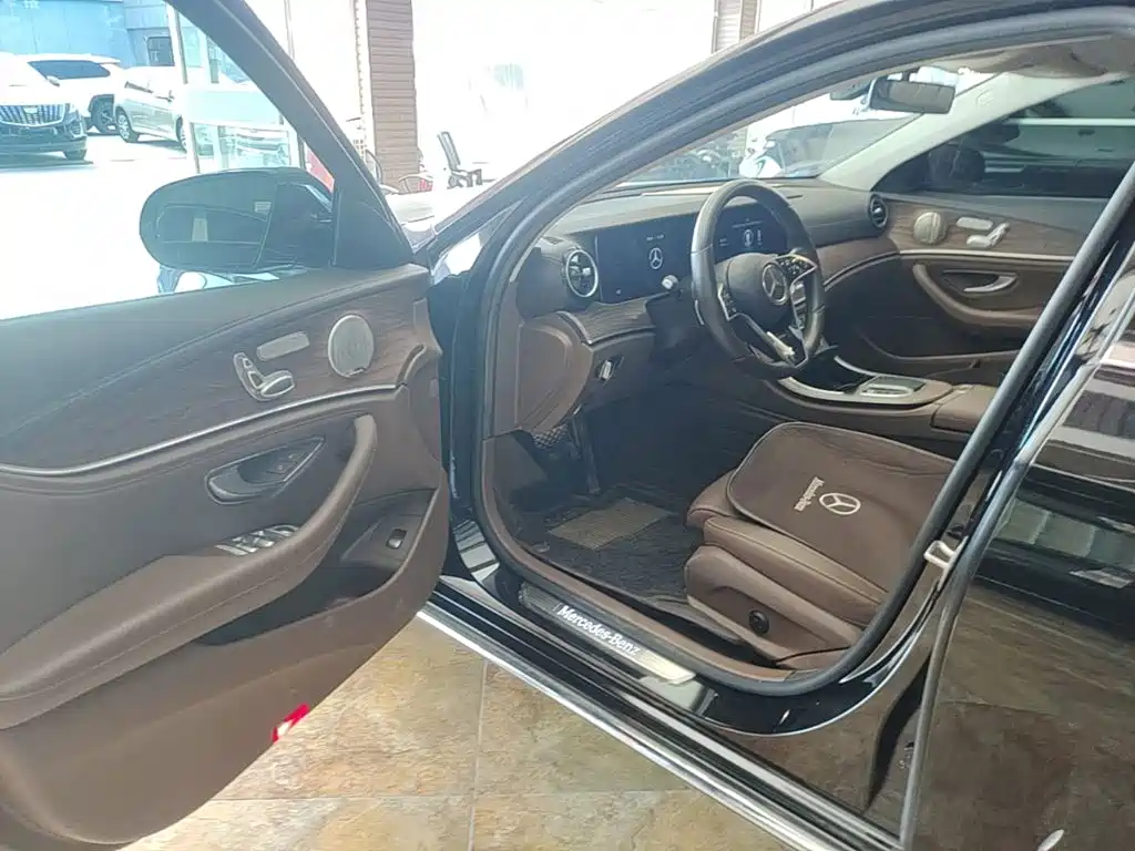 Mercedes-Benz E-Class — миниатюра 16