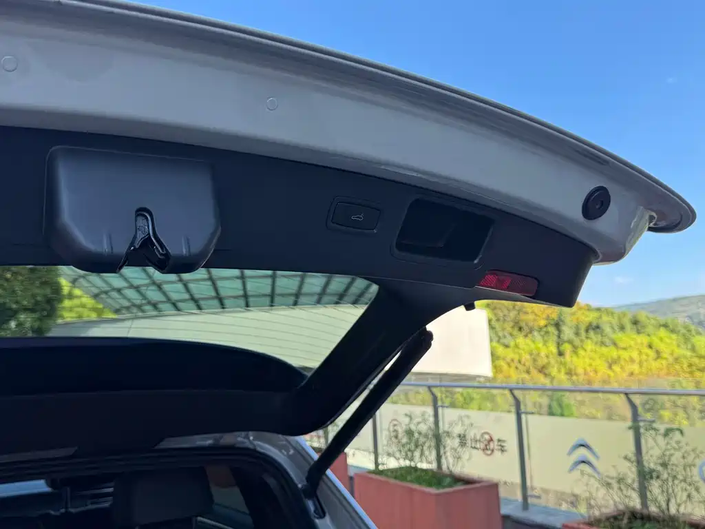 Porsche Macan — миниатюра 32