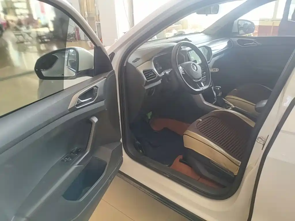 Volkswagen T-Cross — миниатюра 16