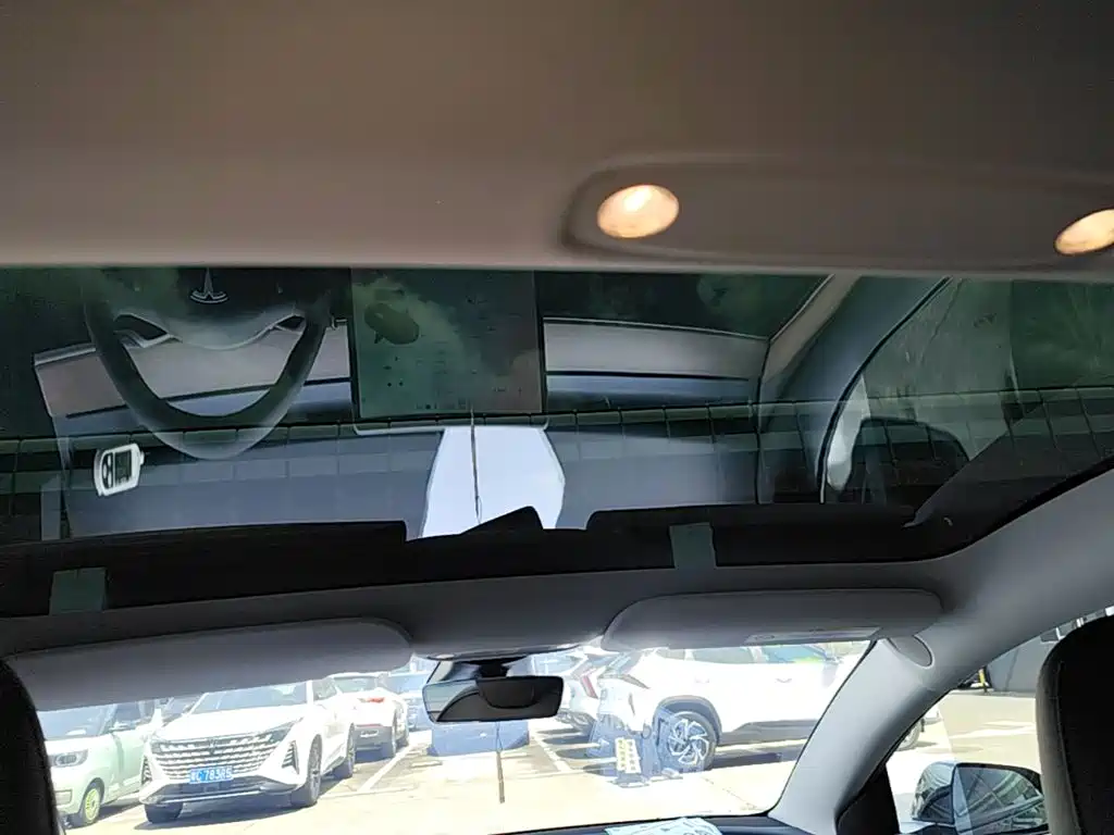 Tesla Model 3 — миниатюра 18
