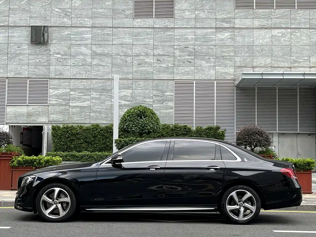 Mercedes-Benz E-Class — миниатюра 3