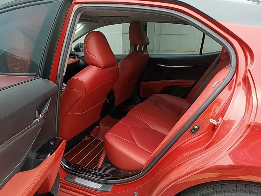 Toyota Camry — миниатюра 17