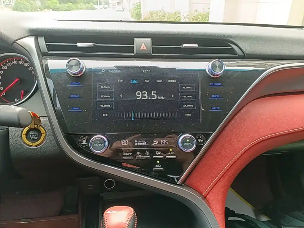 Toyota Camry — миниатюра 13