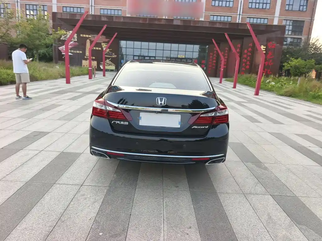Honda Accord — миниатюра 8