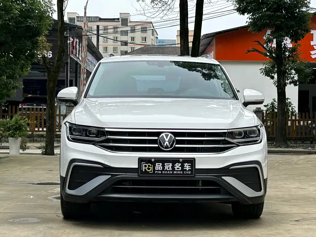Volkswagen Tiguan L — миниатюра 2