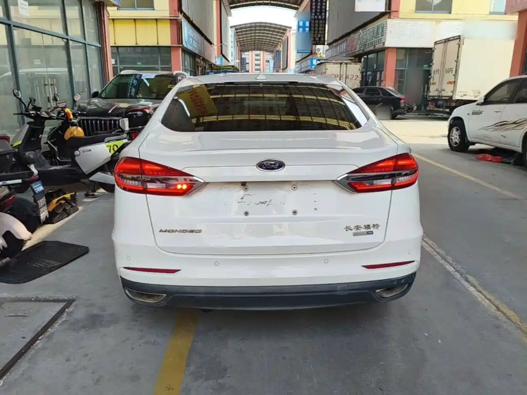 Ford Mondeo — миниатюра 6