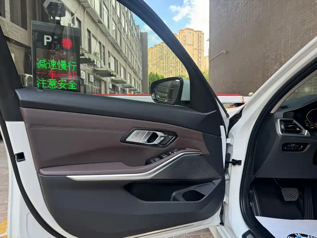 BMW 3 Series — миниатюра 8