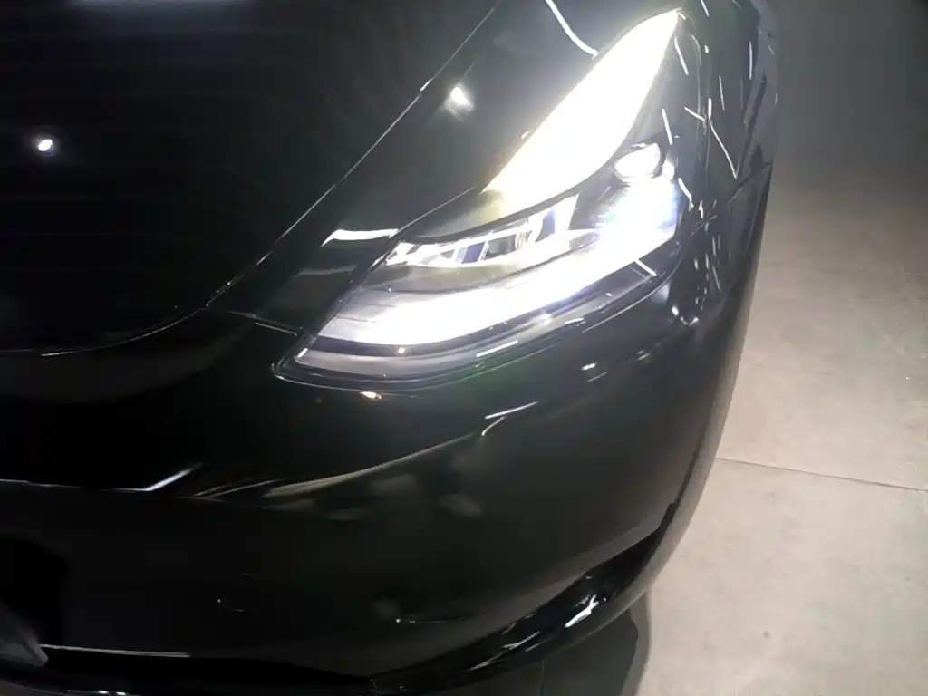 Tesla Model Y — миниатюра 24