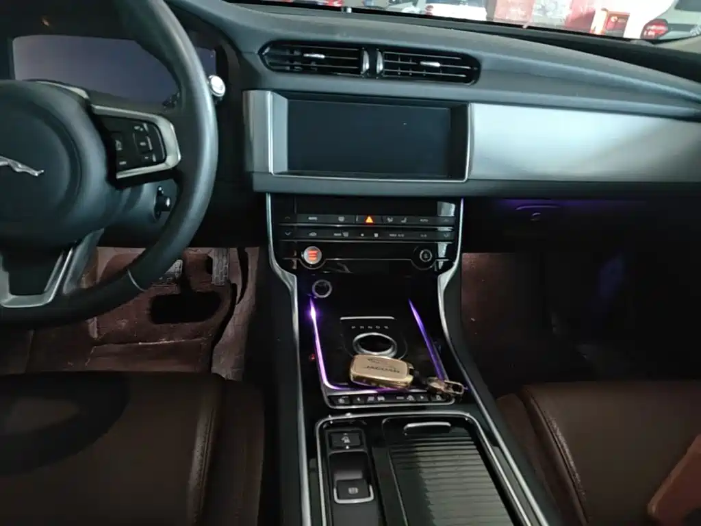 Jaguar XFL — миниатюра 13