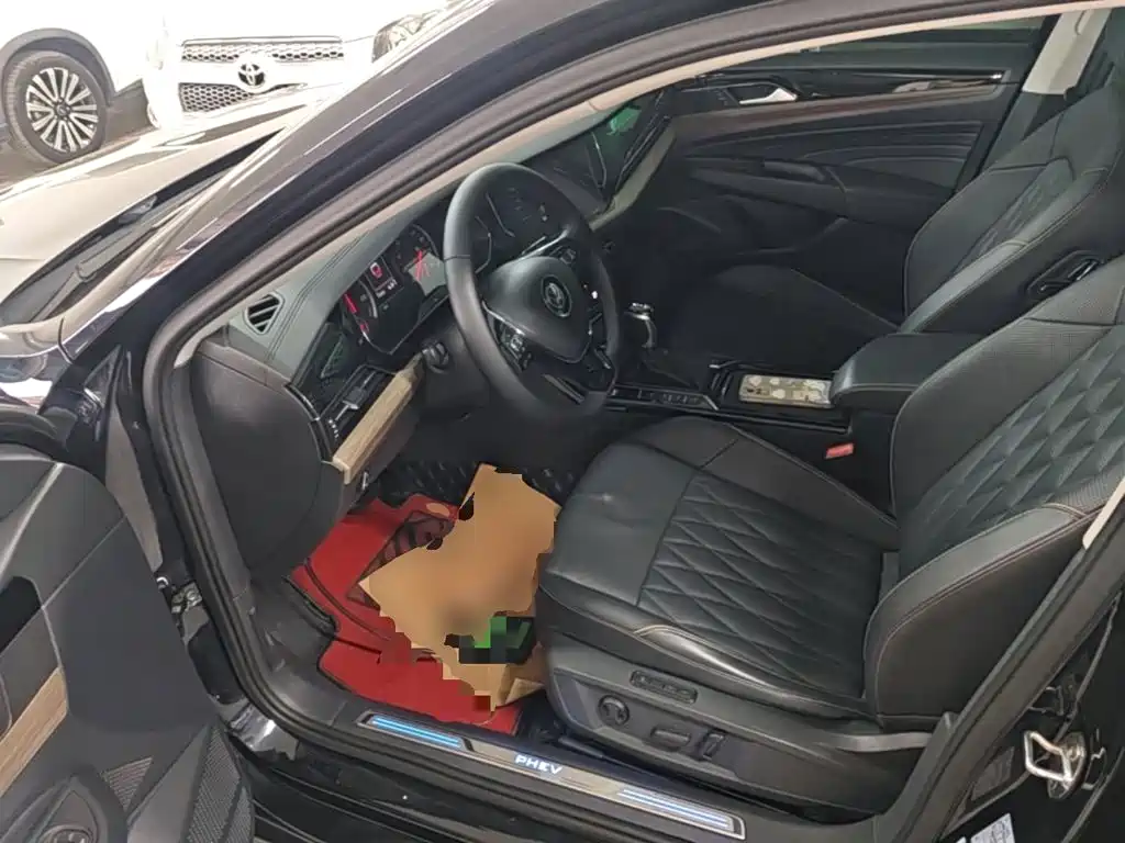 Volkswagen Passat PHEV — миниатюра 16