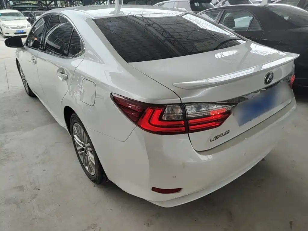 Lexus ES — миниатюра 5