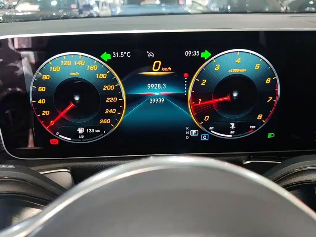 Mercedes-Benz GLB — миниатюра 12