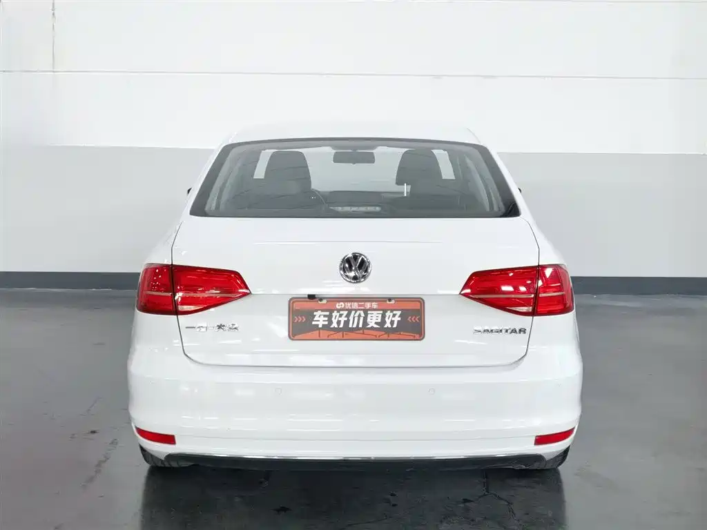Volkswagen Sagitar 2015 1.6L AT Comfort