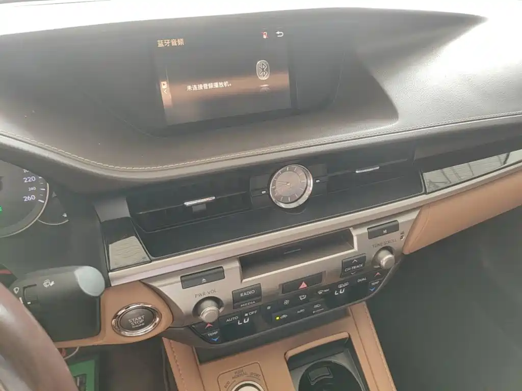 Lexus ES — миниатюра 13