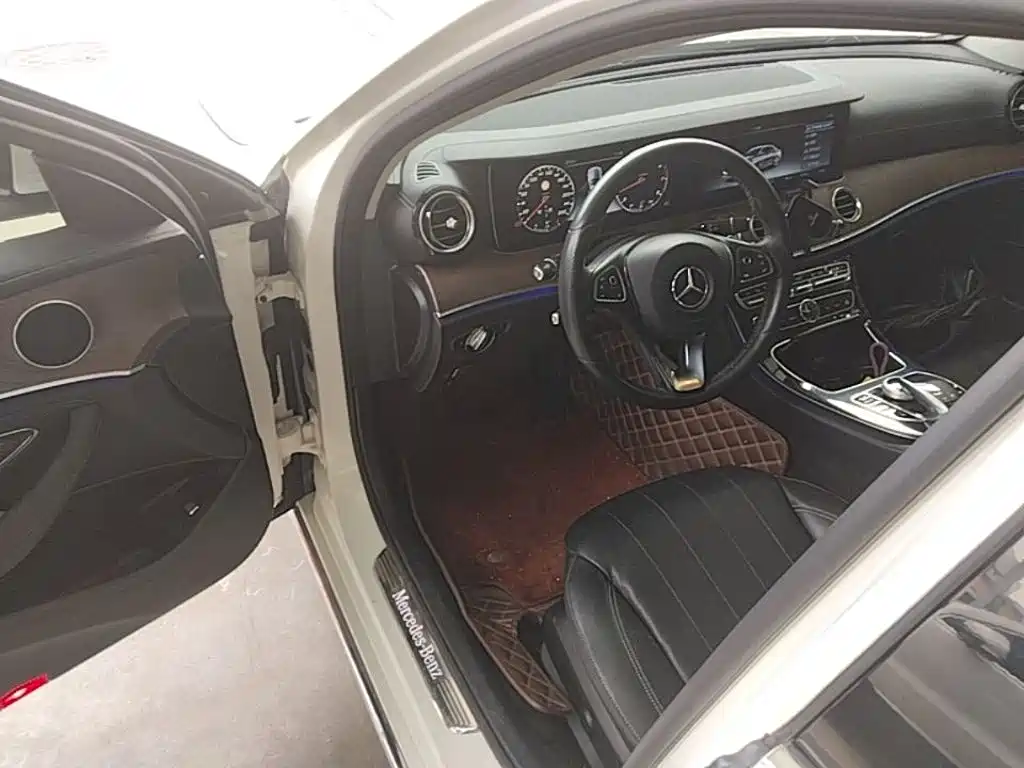 Mercedes-Benz E-Class — миниатюра 16