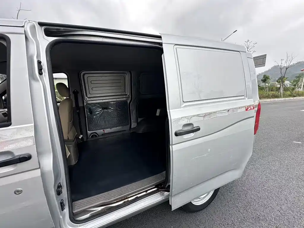 Wuling Rongguang V — миниатюра 10