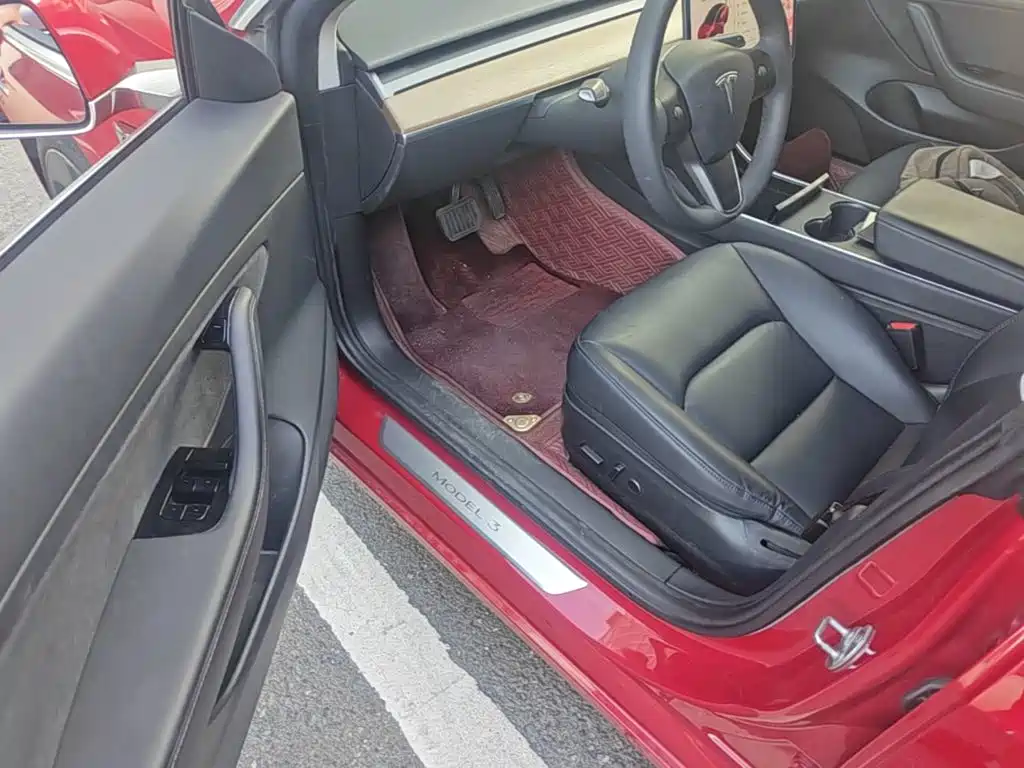 Tesla Model 3 — миниатюра 21