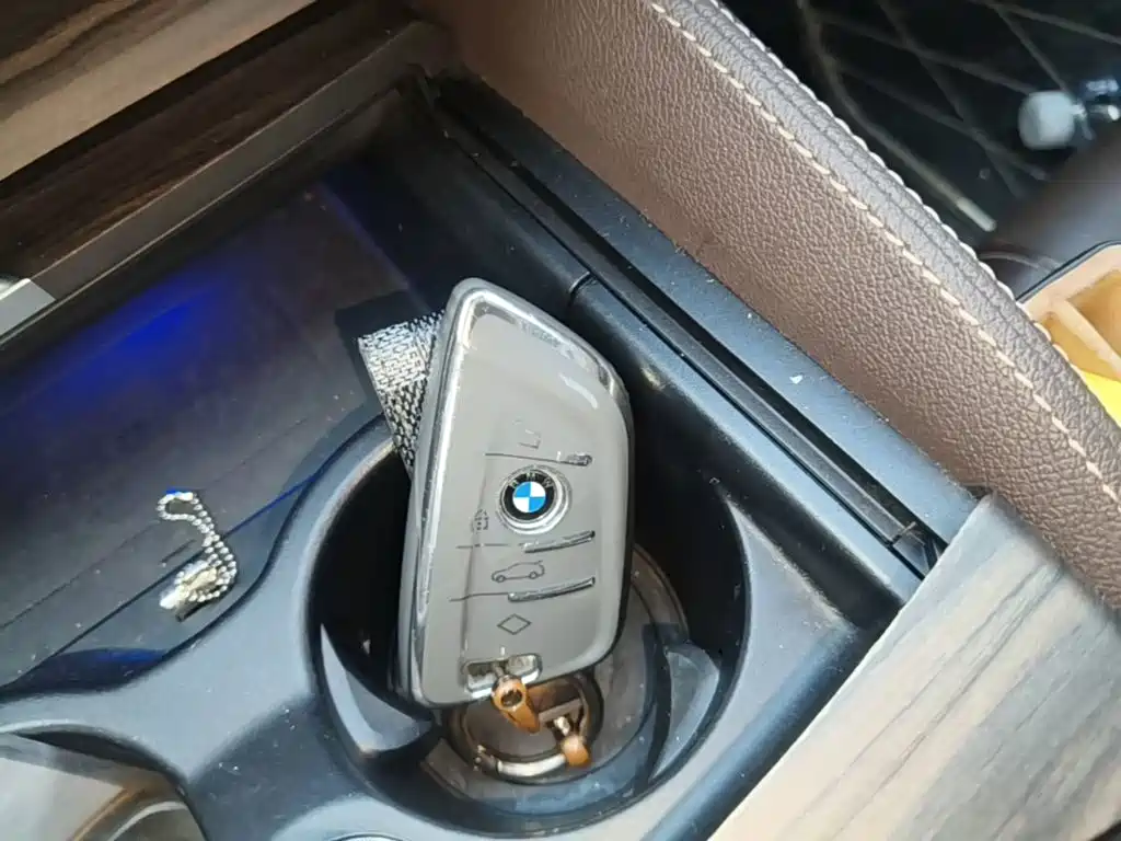 BMW 5 Series New Energy — миниатюра 9