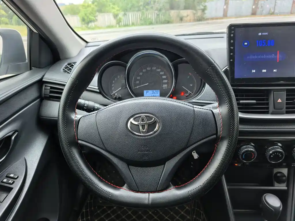 Toyota Yaris L — миниатюра 7