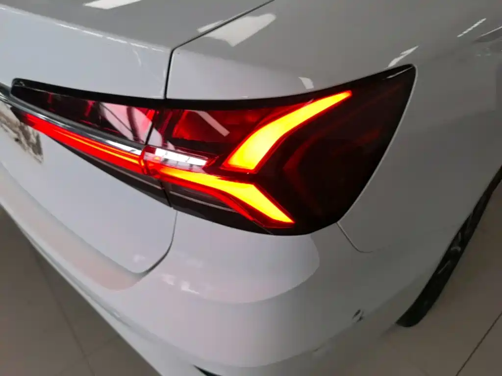 Roewe i5 — миниатюра 8