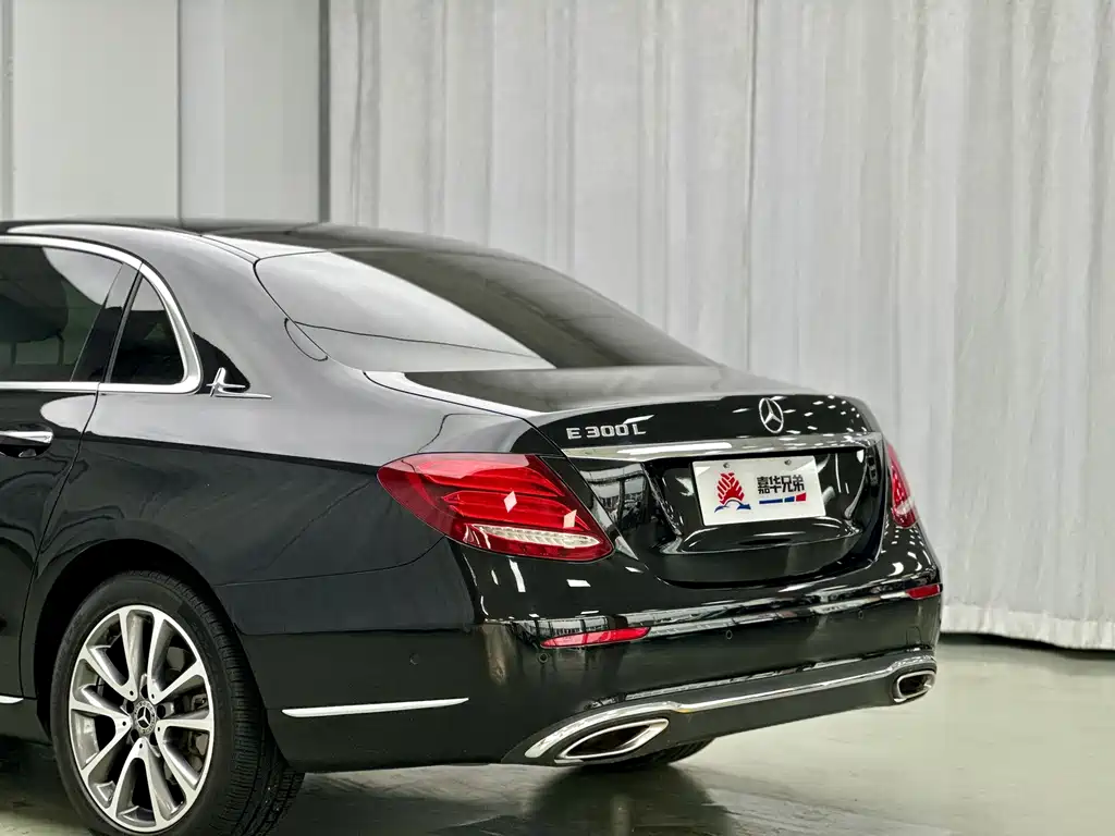 Mercedes-Benz E-Class — миниатюра 11