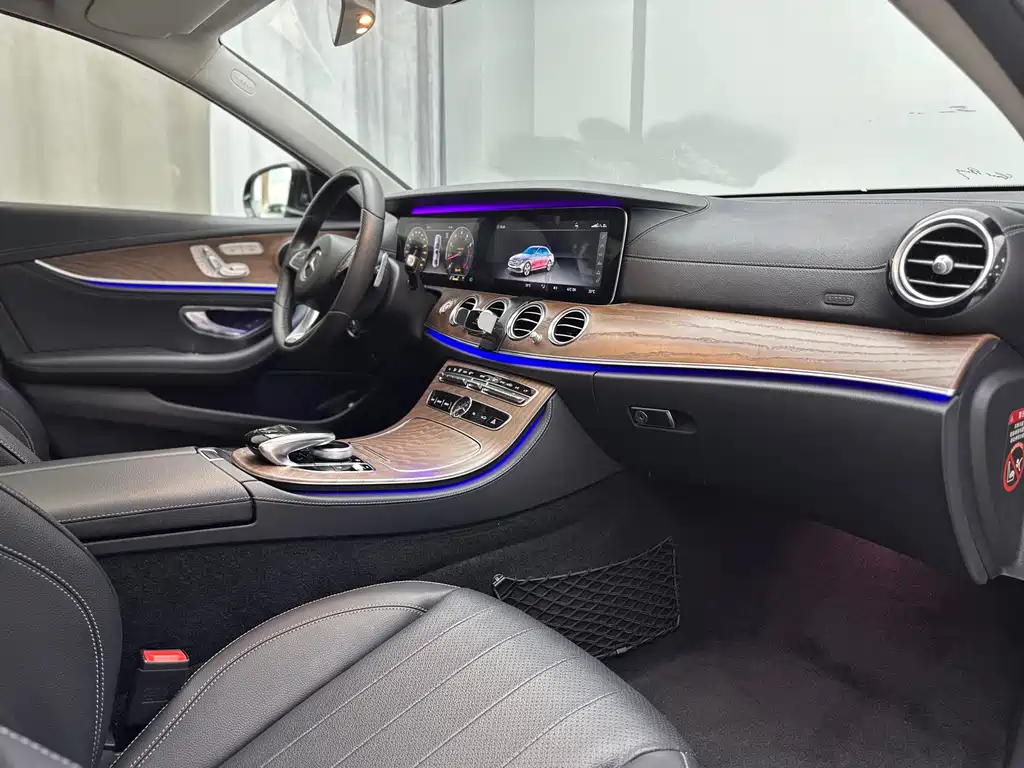 Mercedes-Benz E-Class — миниатюра 32