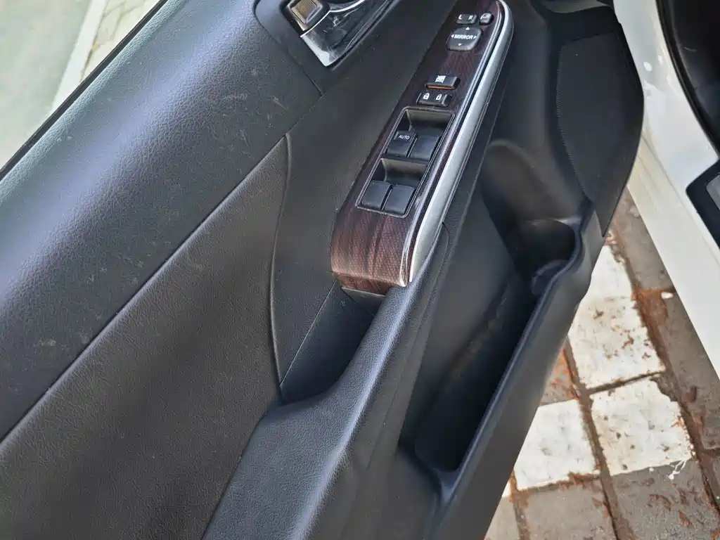 Toyota Camry — миниатюра 15