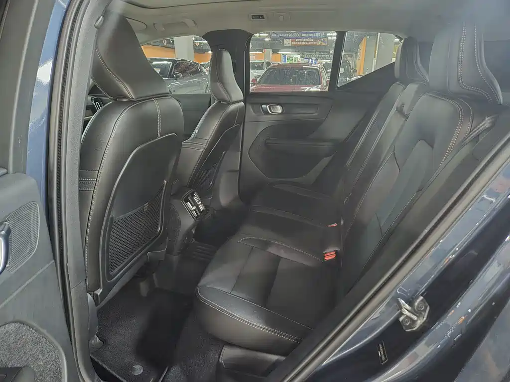 Volvo XC40 — миниатюра 9