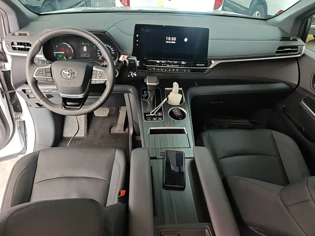 Toyota Sienna — миниатюра 10