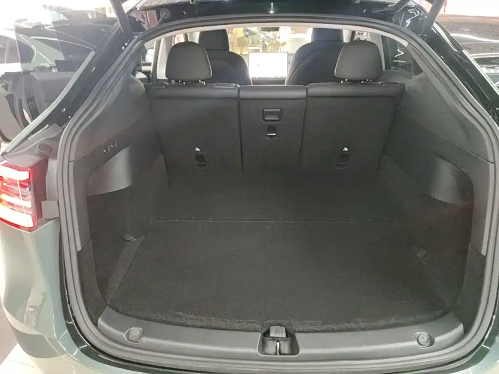 Tesla Model Y — миниатюра 19